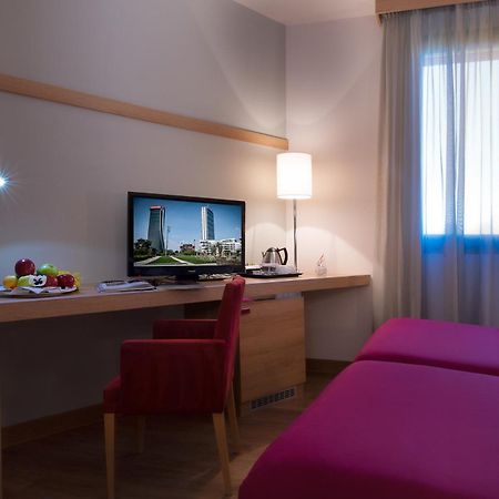 Dolce By Wyndham Milan Malpensa Hotel Somma Lombardo Bagian luar foto