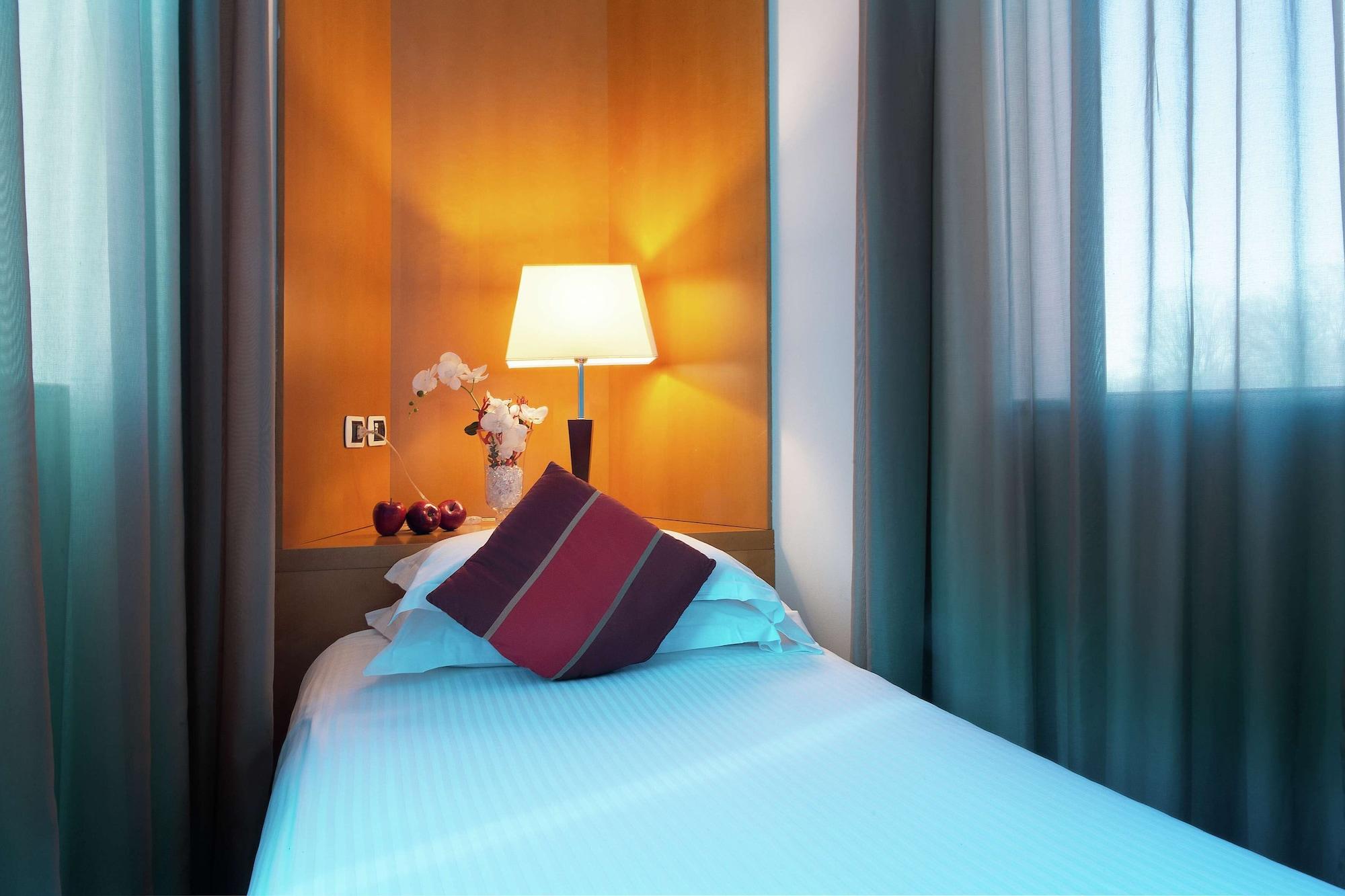 Dolce By Wyndham Milan Malpensa Hotel Somma Lombardo Bagian luar foto