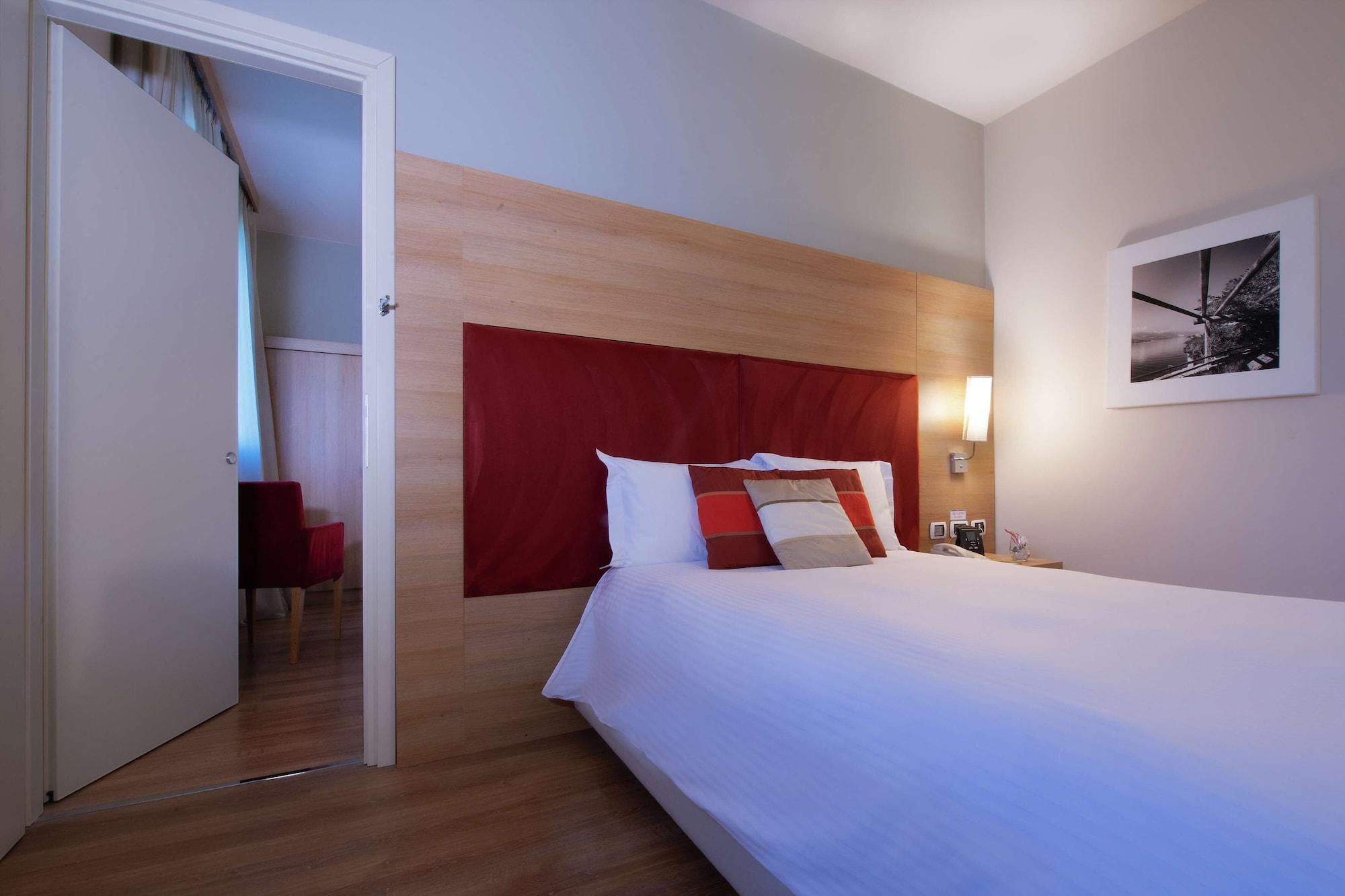 Dolce By Wyndham Milan Malpensa Hotel Somma Lombardo Bagian luar foto