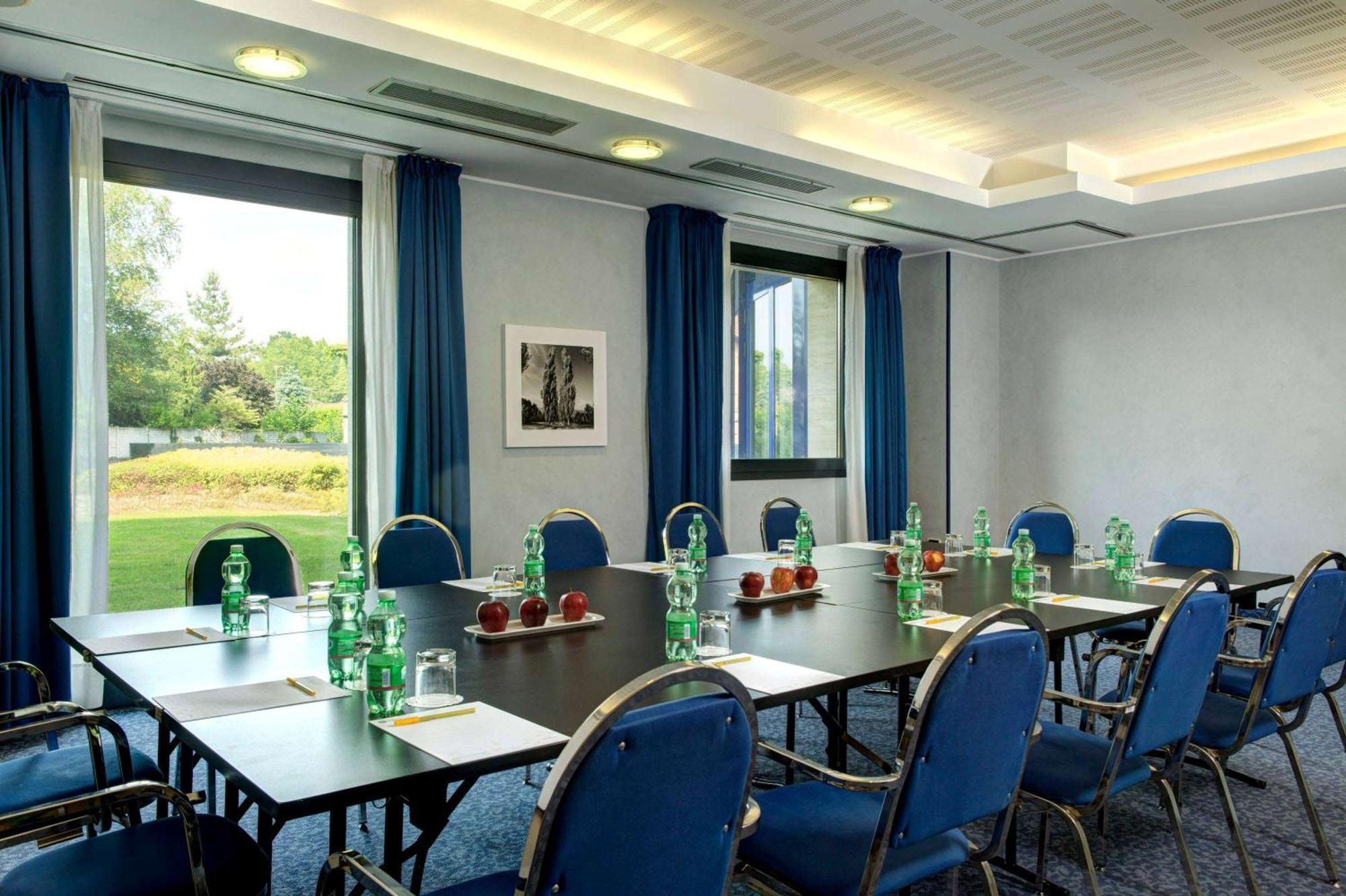 Dolce By Wyndham Milan Malpensa Hotel Somma Lombardo Bagian luar foto