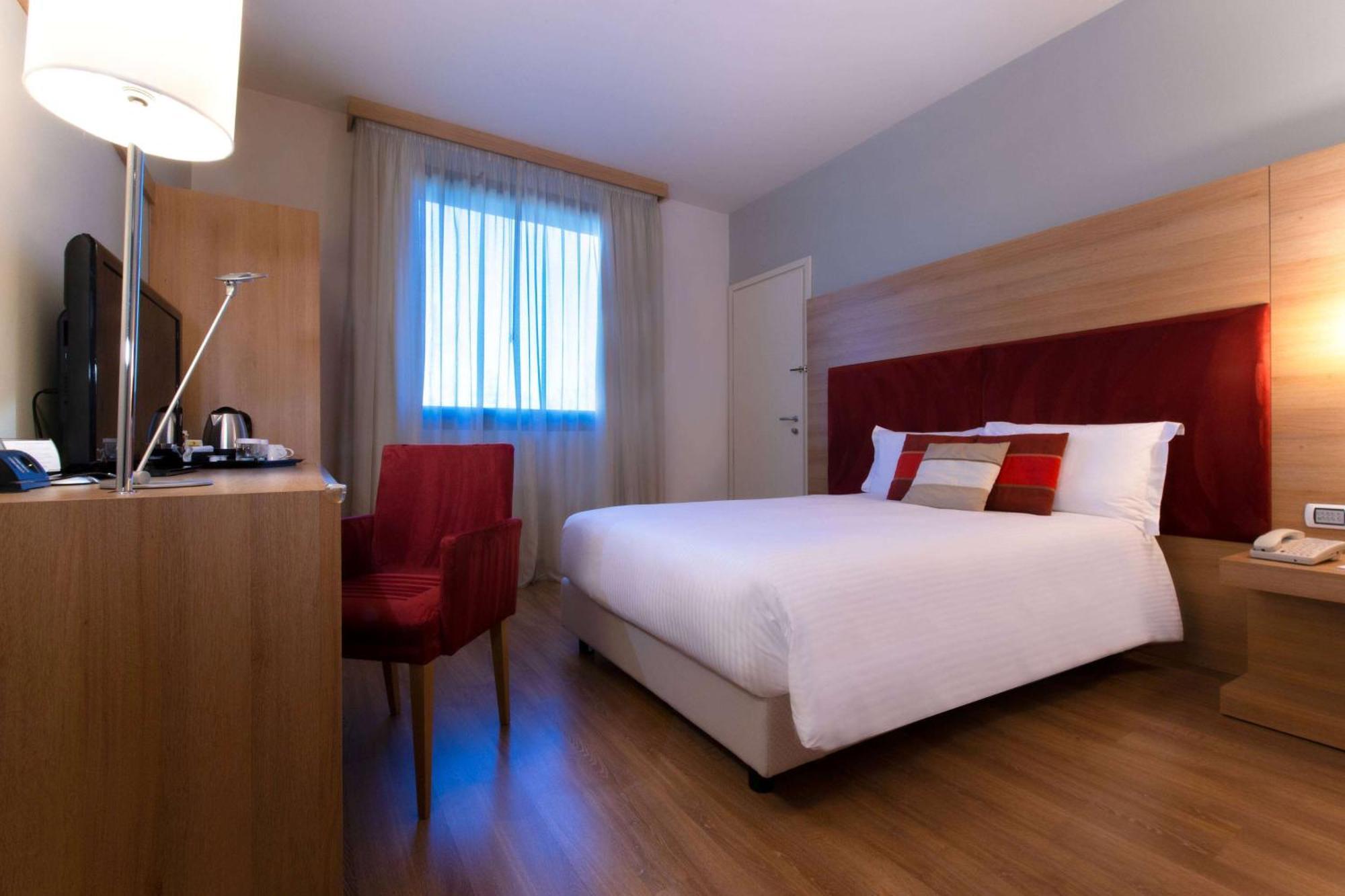Dolce By Wyndham Milan Malpensa Hotel Somma Lombardo Bagian luar foto