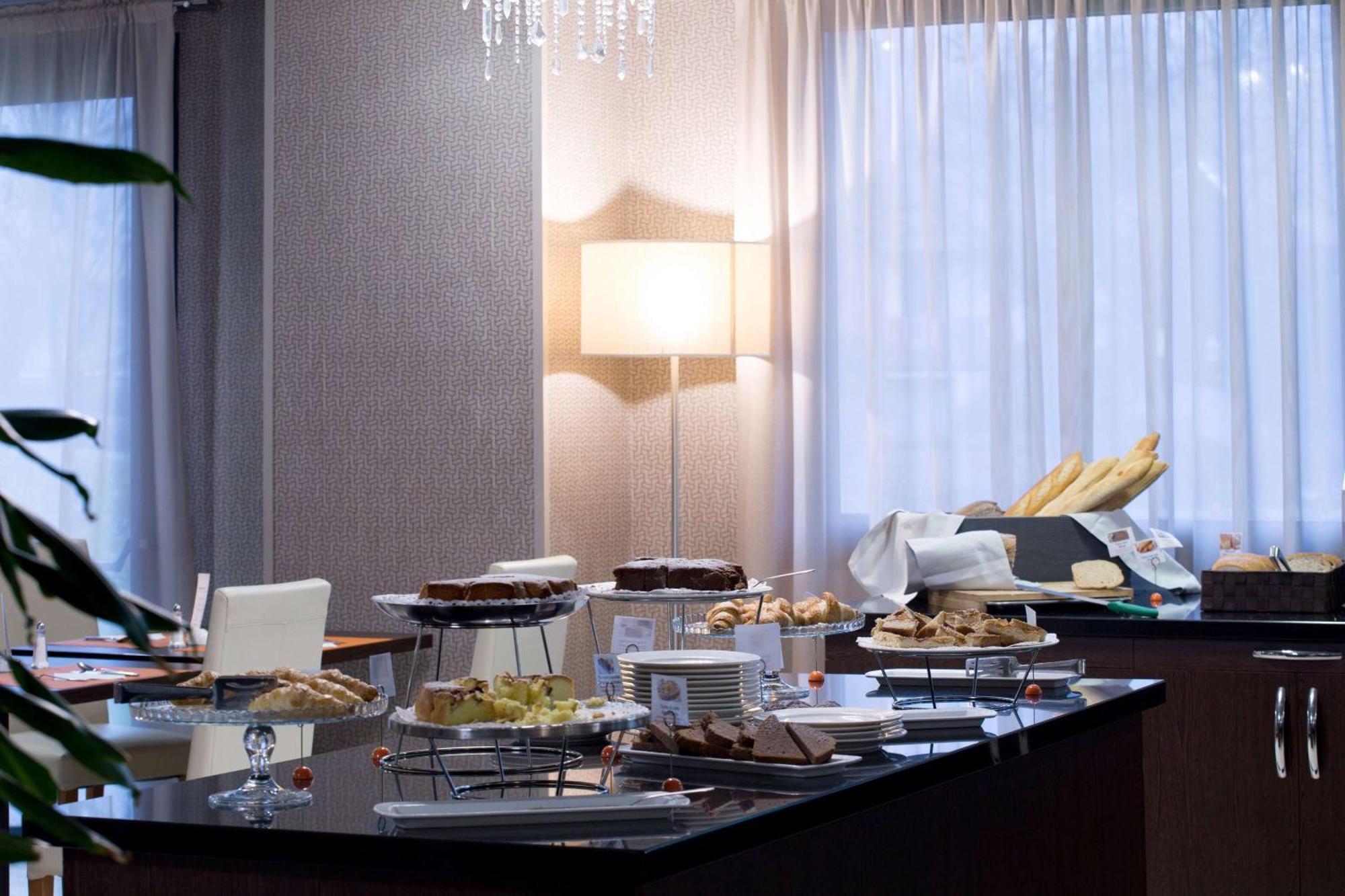 Dolce By Wyndham Milan Malpensa Hotel Somma Lombardo Bagian luar foto