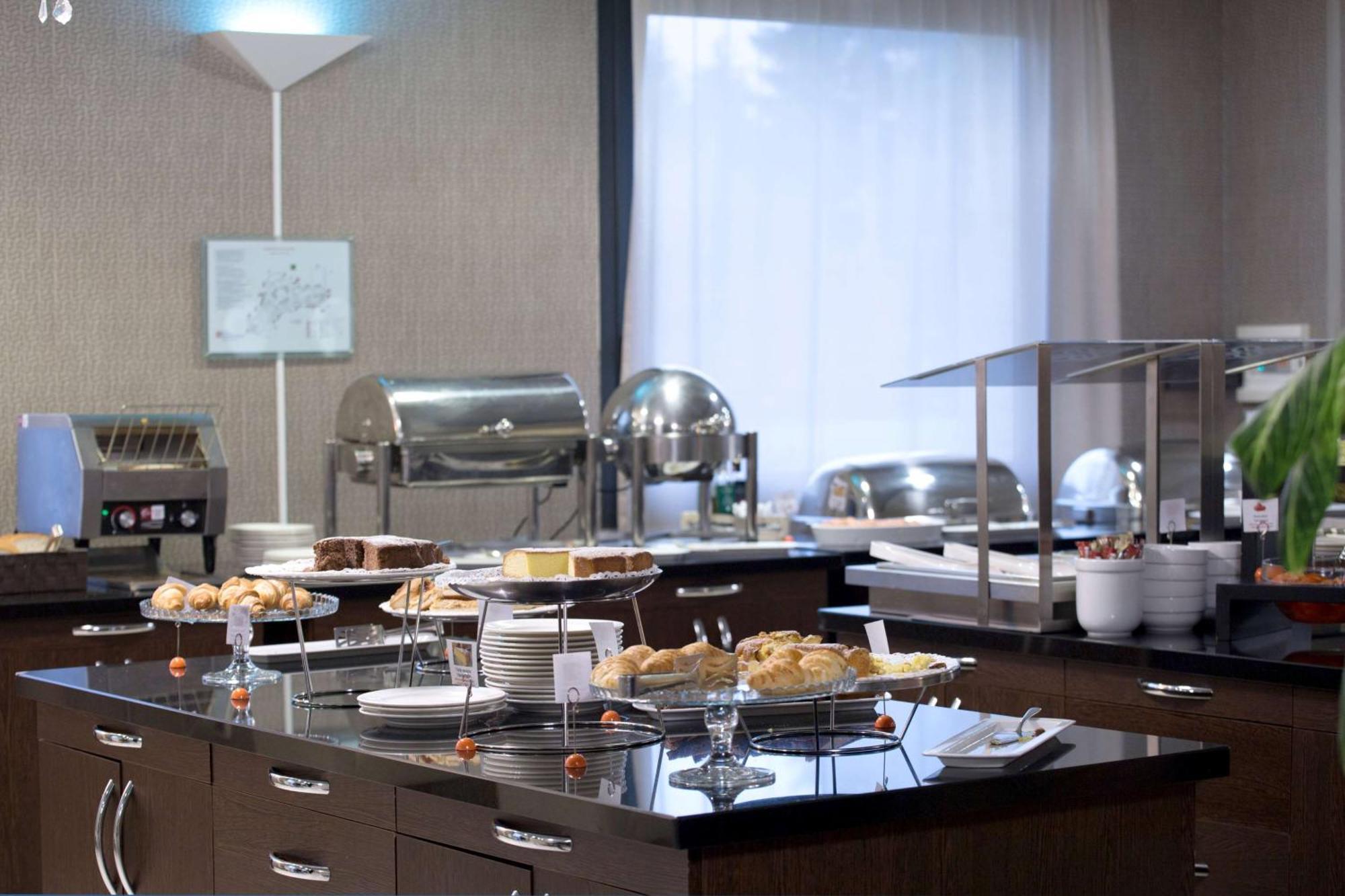 Dolce By Wyndham Milan Malpensa Hotel Somma Lombardo Bagian luar foto
