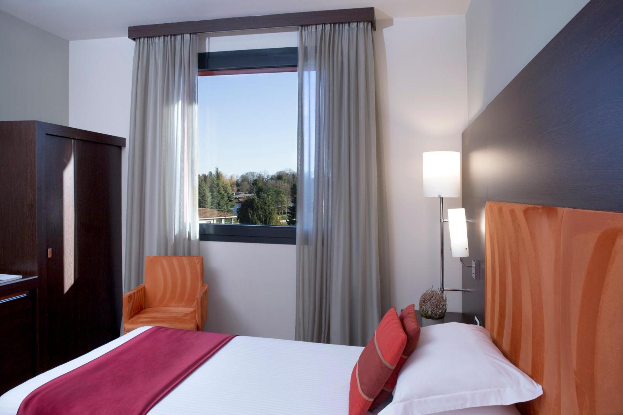 Dolce By Wyndham Milan Malpensa Hotel Somma Lombardo Bagian luar foto