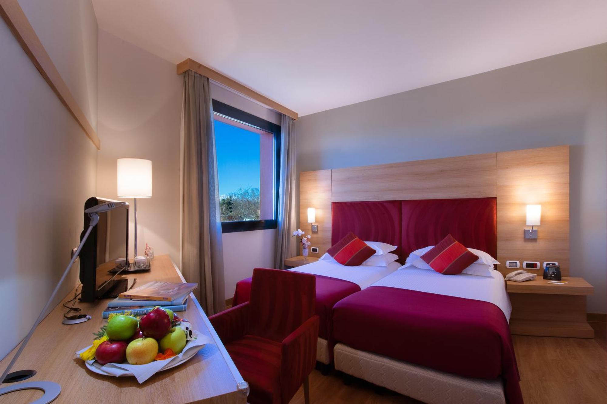 Dolce By Wyndham Milan Malpensa Hotel Somma Lombardo Bagian luar foto