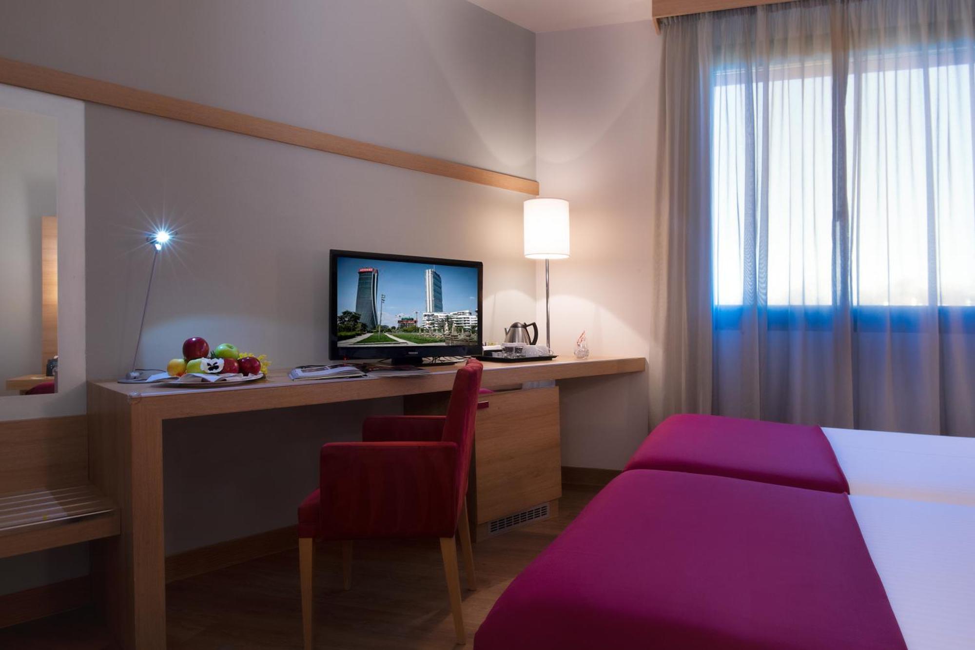 Dolce By Wyndham Milan Malpensa Hotel Somma Lombardo Bagian luar foto