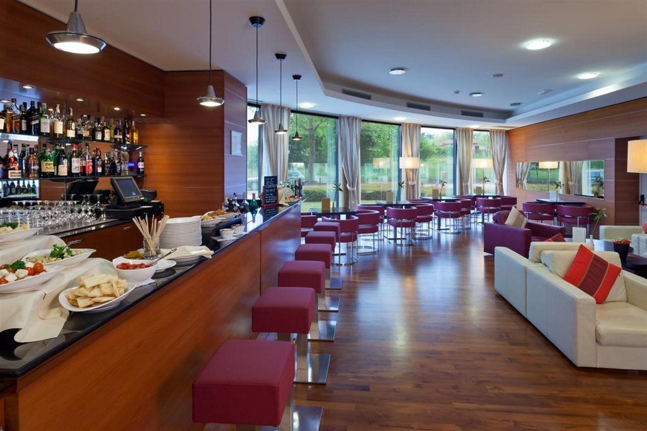 Dolce By Wyndham Milan Malpensa Hotel Somma Lombardo Bagian luar foto