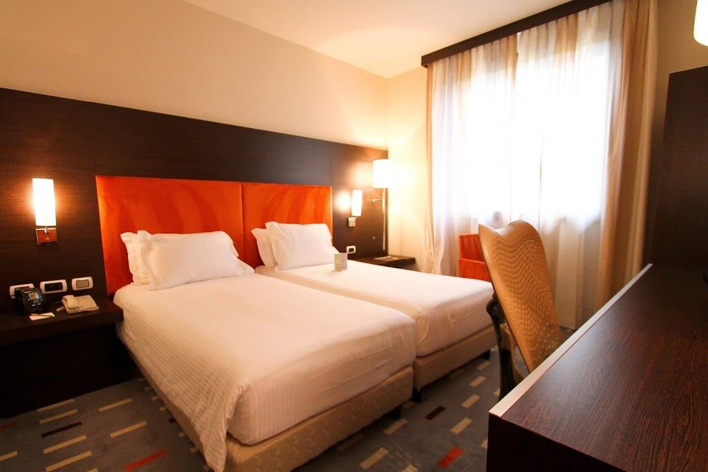 Dolce By Wyndham Milan Malpensa Hotel Somma Lombardo Bagian luar foto